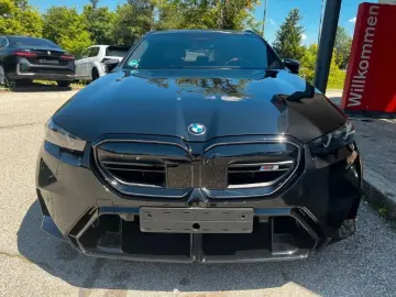 BMW M5 Touring Drivers Pack. Bowers&Wilkins AHK Pano