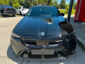 BMW M5 Touring Drivers Pack. Bowers&Wilkins AHK Pano