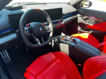 BMW M5 Touring Drivers Pack. Bowers&Wilkins AHK Pano
