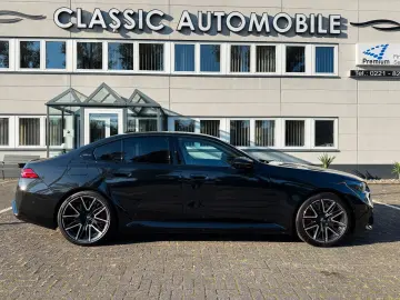 BMW M5  M Package Anhänger Panorama B&W 360 Kamera