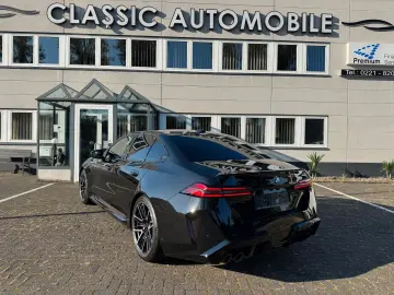 BMW M5  M Package Anhänger Panorama B&W 360 Kamera
