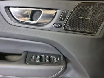 VOLVO XC60 B5 B AWD Ultra Dark Business