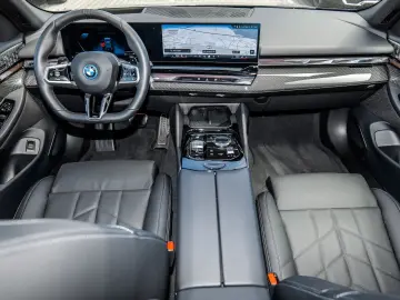 BMW 550e xDrive M Sport HUD PANO ACC AHK 360 KAM LM