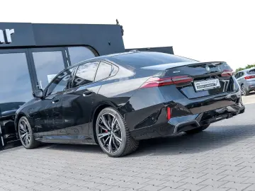 BMW 550e xDrive M Sport HUD PANO ACC AHK 360 KAM LM