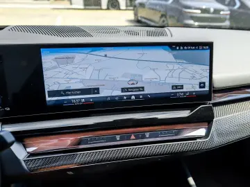BMW 550e xDrive M Sport HUD PANO ACC AHK 360 KAM LM