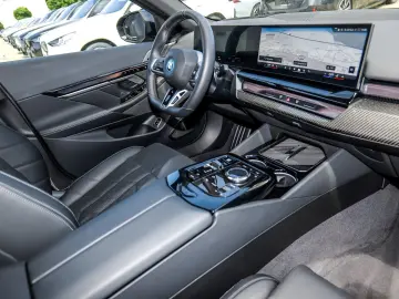 BMW 550e xDrive M Sport HUD PANO ACC AHK 360 KAM LM