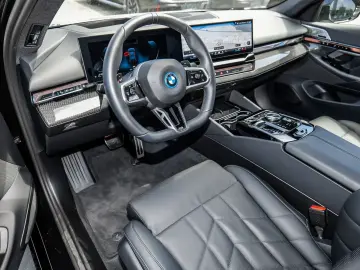 BMW 550e xDrive M Sport HUD PANO ACC AHK 360 KAM LM