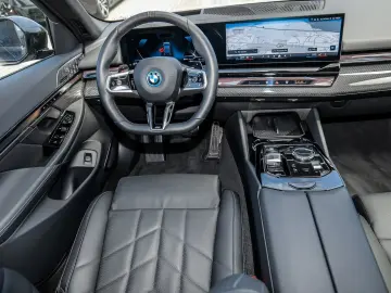BMW 550e xDrive M Sport HUD PANO ACC AHK 360 KAM LM