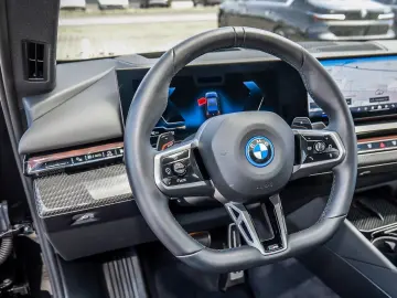 BMW 550e xDrive M Sport HUD PANO ACC AHK 360 KAM LM