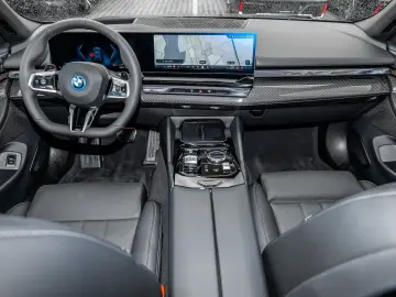 BMW 550e xDrive M Sport HUD PANO ACC AHK 360 KAM LM