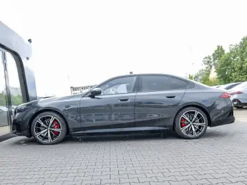BMW 550e xDrive M Sport HUD PANO ACC AHK 360 KAM LM