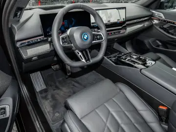 BMW 550e xDrive M Sport HUD PANO ACC AHK 360 KAM LM