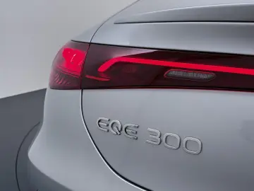 MERCEDES-BENZ EQE 300 Business Edition 89 kWh Accu  …