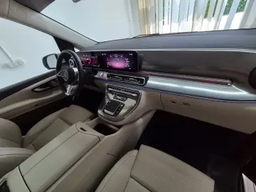 MERCEDES-BENZ V 300 d 4M lang AMG EXCLUSIVE Pano AHK…