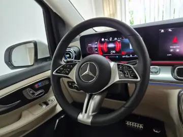 MERCEDES-BENZ V 300 d 4M lang AMG EXCLUSIVE Pano AHK…
