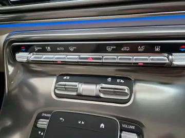 MERCEDES-BENZ V 300 d 4M lang AMG EXCLUSIVE Pano AHK…