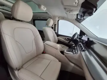 MERCEDES-BENZ V 300 d 4M lang AMG EXCLUSIVE Pano AHK…