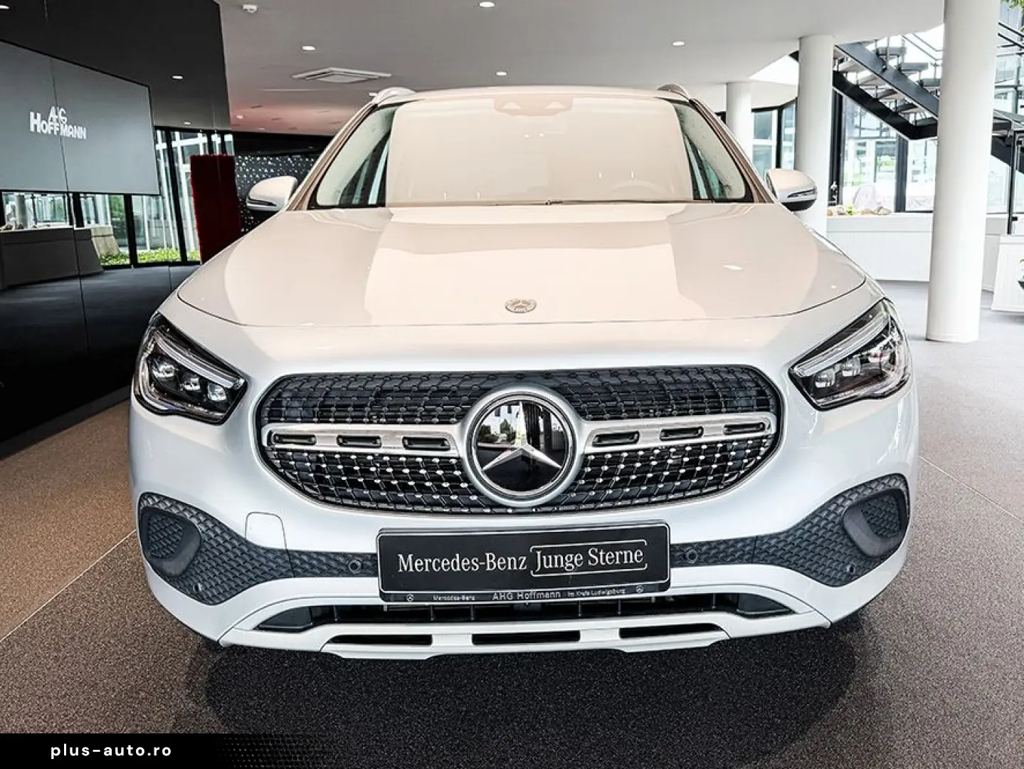 MERCEDES-BENZ GLA 250 e STYLE MULTIB AHK MBUX DISTR KAMERA