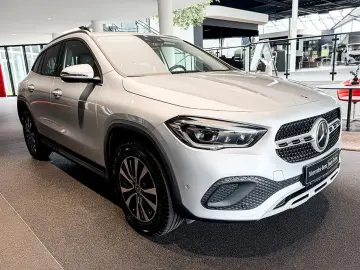 MERCEDES-BENZ GLA 250 e STYLE MULTIB AHK MBUX DISTR KAMERA