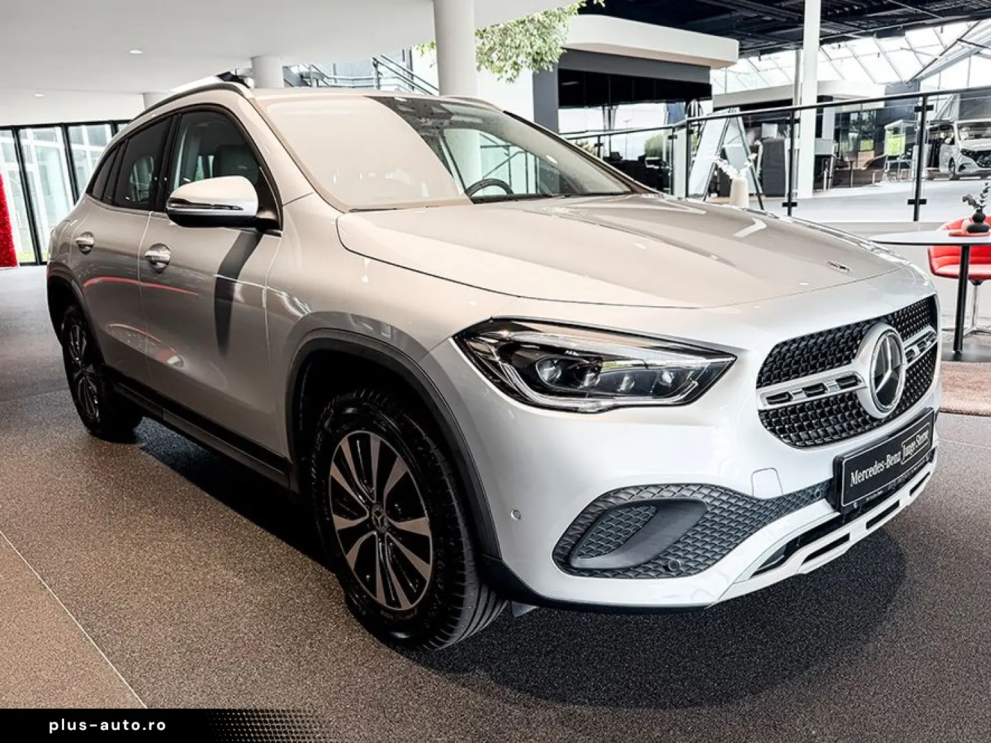 MERCEDES-BENZ GLA 250 e STYLE MULTIB AHK MBUX DISTR KAMERA