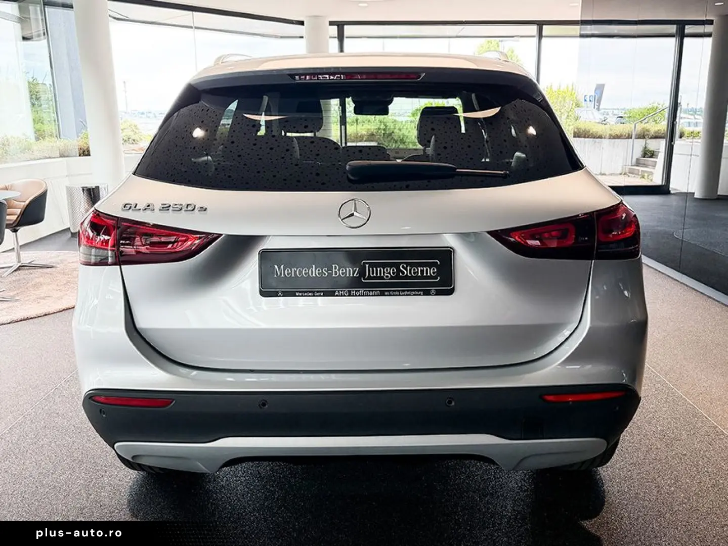 MERCEDES-BENZ GLA 250 e STYLE MULTIB AHK MBUX DISTR KAMERA
