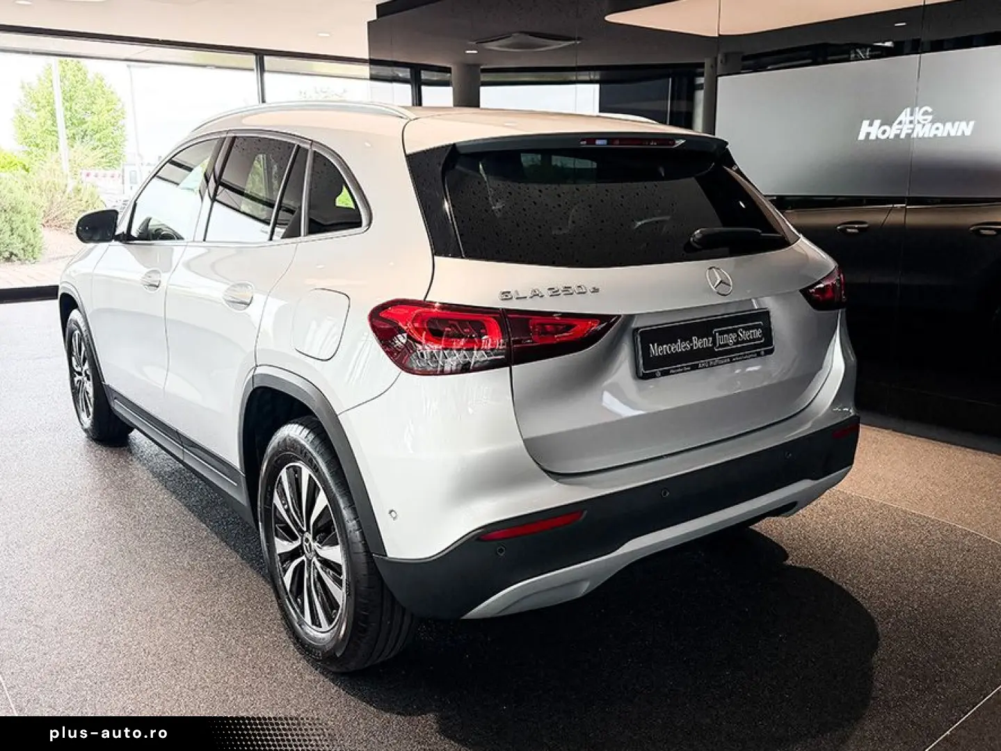 MERCEDES-BENZ GLA 250 e STYLE MULTIB AHK MBUX DISTR KAMERA