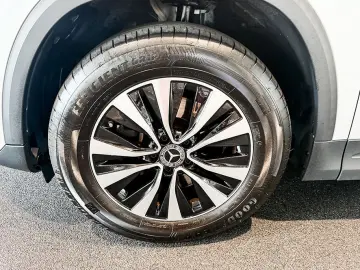 MERCEDES-BENZ GLA 250 e STYLE MULTIB AHK MBUX DISTR KAMERA