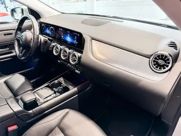 MERCEDES-BENZ GLA 250 e STYLE MULTIB AHK MBUX DISTR KAMERA