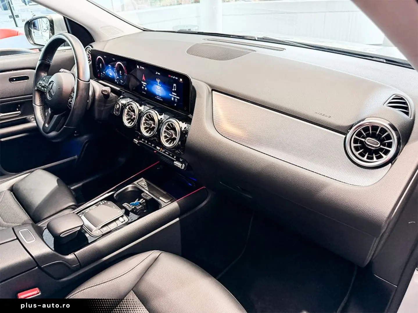 MERCEDES-BENZ GLA 250 e STYLE MULTIB AHK MBUX DISTR KAMERA