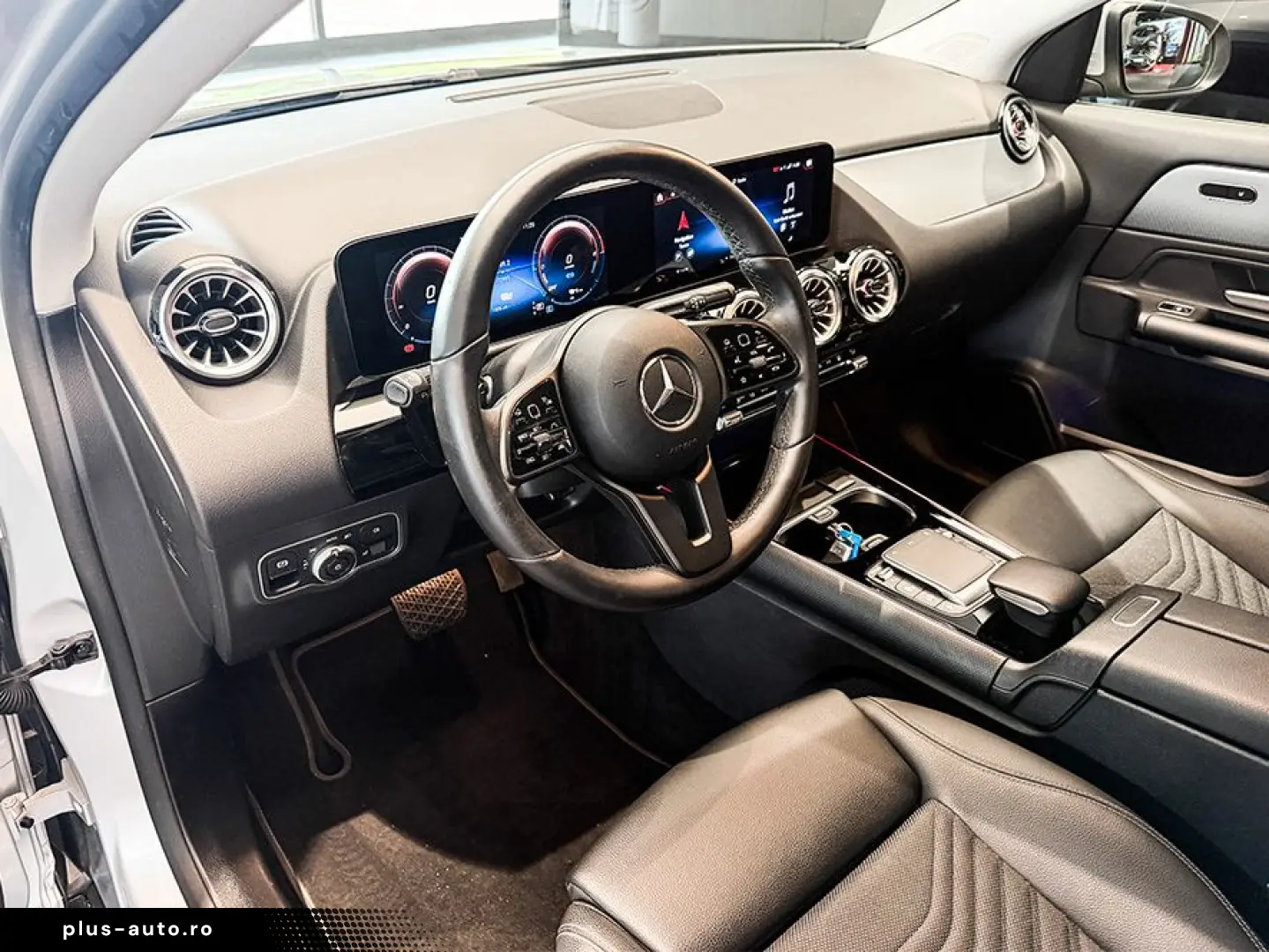 MERCEDES-BENZ GLA 250 e STYLE MULTIB AHK MBUX DISTR KAMERA