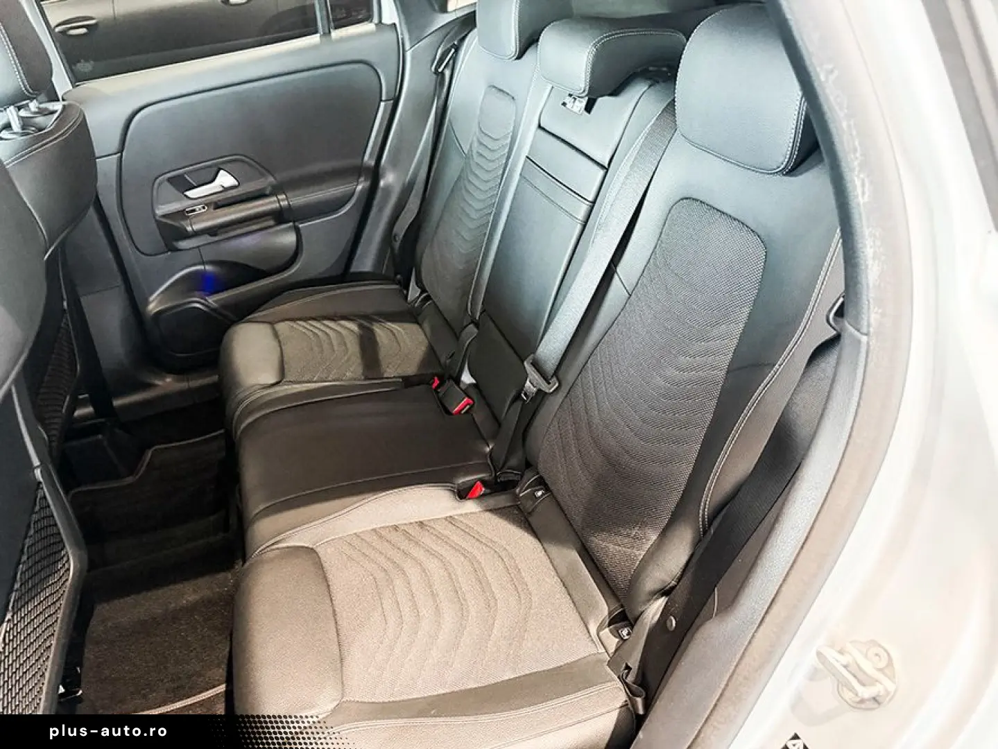 MERCEDES-BENZ GLA 250 e STYLE MULTIB AHK MBUX DISTR KAMERA