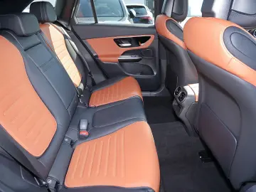 MERCEDES-BENZ GLC 300 e 4MATIC Avantgarde Ambiente-Licht LED