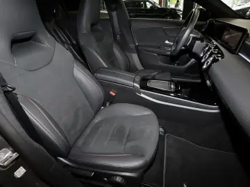 MERCEDES-BENZ CLA 200 d Coupé AMG DISTRO TOTWINKEL 3…