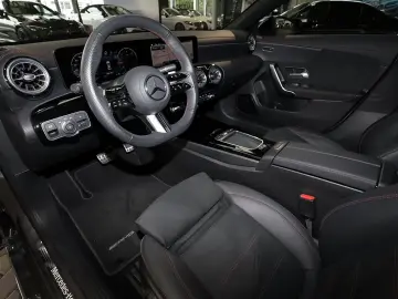 MERCEDES-BENZ CLA 200 d Coupé AMG DISTRO TOTWINKEL 3…