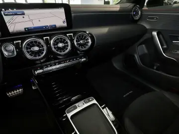 MERCEDES-BENZ CLA 200 d Coupé AMG DISTRO TOTWINKEL 3…