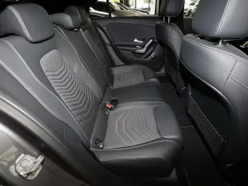 MERCEDES-BENZ A 220 4MATIC Limo PANO MEMORY DISTRO 3…