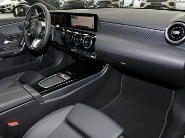 MERCEDES-BENZ A 220 4MATIC Limo PANO MEMORY DISTRO 3…