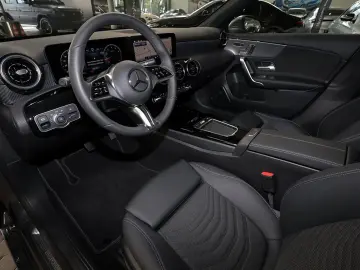 MERCEDES-BENZ A 220 4MATIC Limo PANO MEMORY DISTRO 3…