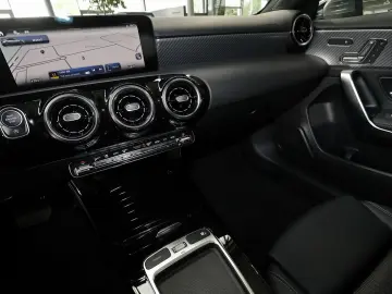MERCEDES-BENZ A 220 4MATIC Limo PANO MEMORY DISTRO 3…