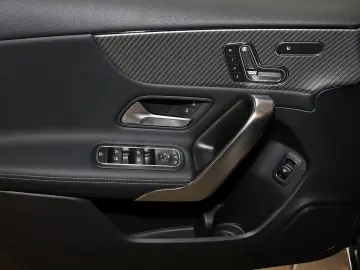 MERCEDES-BENZ A 220 4MATIC Limo PANO MEMORY DISTRO 3…