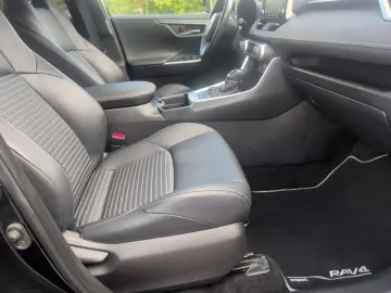 TOYOTA RAV 4 2.5 Hybrid 4x4 Black Edition