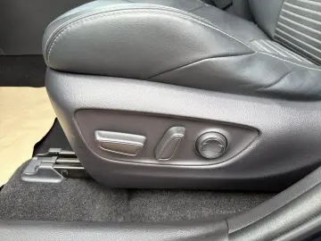 TOYOTA RAV 4  Hybrid 4x4 Black Edition