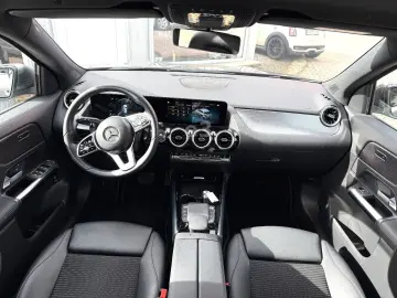 MERCEDES-BENZ GLA 200d 8G-DCT;1 VORBESITZER;AUTOMATIK;KAMERA