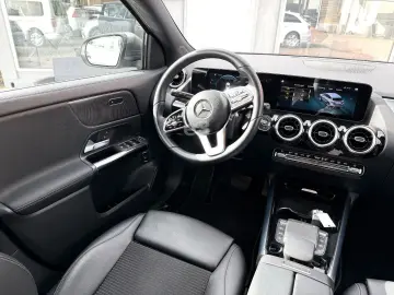 MERCEDES-BENZ GLA 200d 8G-DCT;1 VORBESITZER;AUTOMATIK;KAMERA