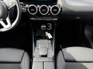MERCEDES-BENZ GLA 200d 8G-DCT;1 VORBESITZER;AUTOMATIK;KAMERA