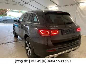 MERCEDES-BENZ GLC 300 e 4M MBUX Kam Virtual Assistenzsysteme
