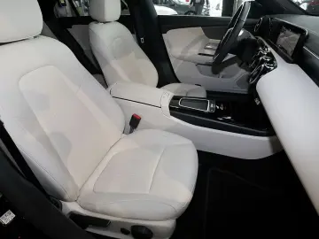 MERCEDES-BENZ CLA 180 Coupé PANO 360  LEDER BEIGE TOTWINKEL