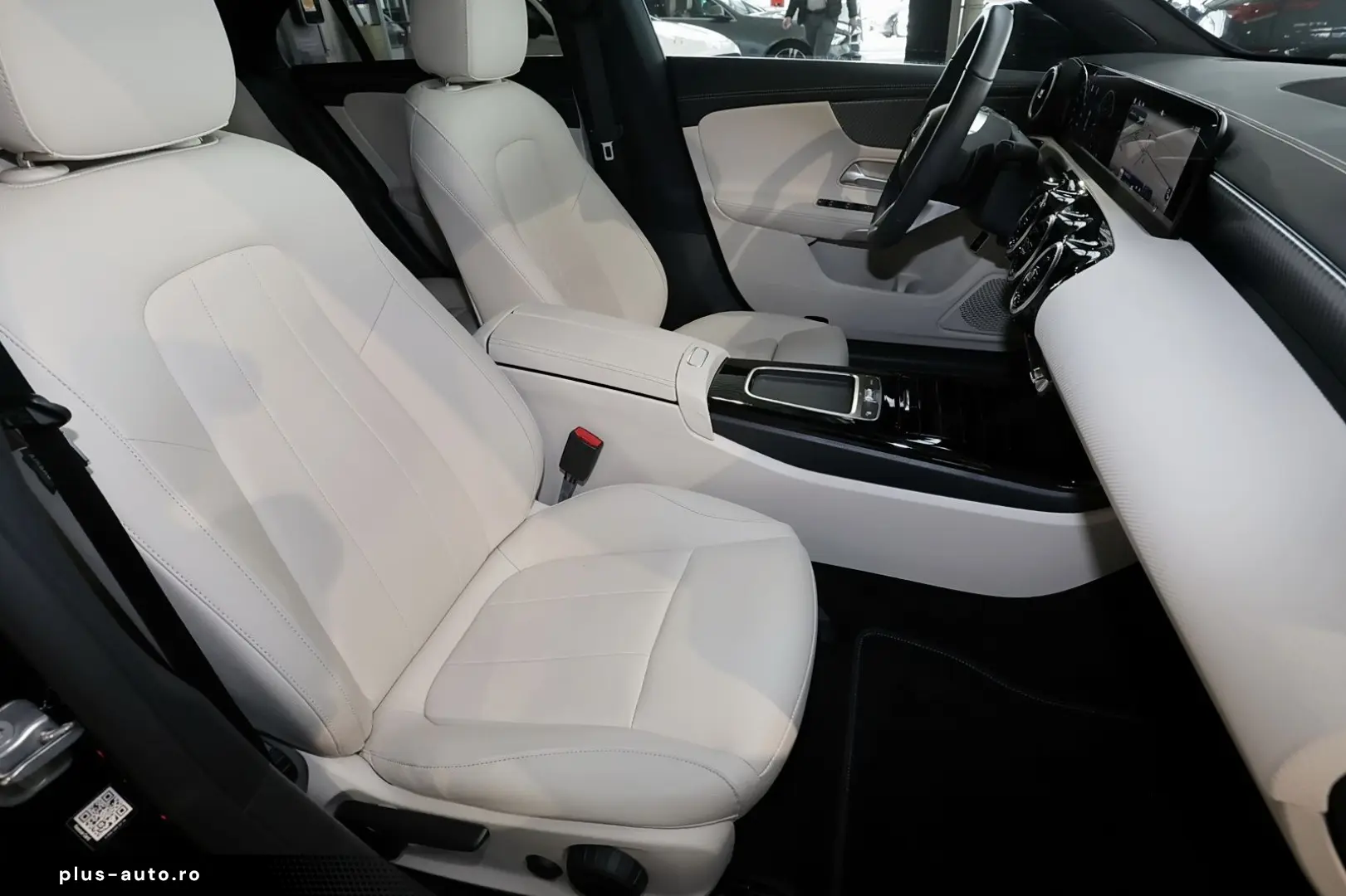 MERCEDES-BENZ CLA 180 Coupé PANO 360  LEDER BEIGE TOTWINKEL
