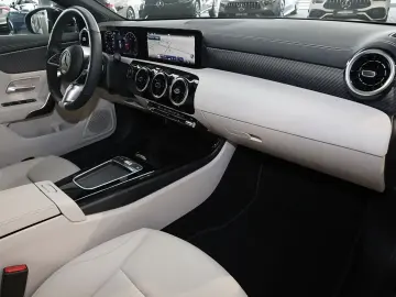 MERCEDES-BENZ CLA 180 Coupé PANO 360  LEDER BEIGE TOTWINKEL