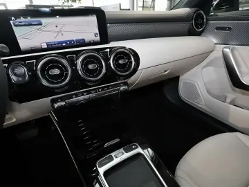 MERCEDES-BENZ CLA 180 Coupé PANO 360  LEDER BEIGE TOTWINKEL